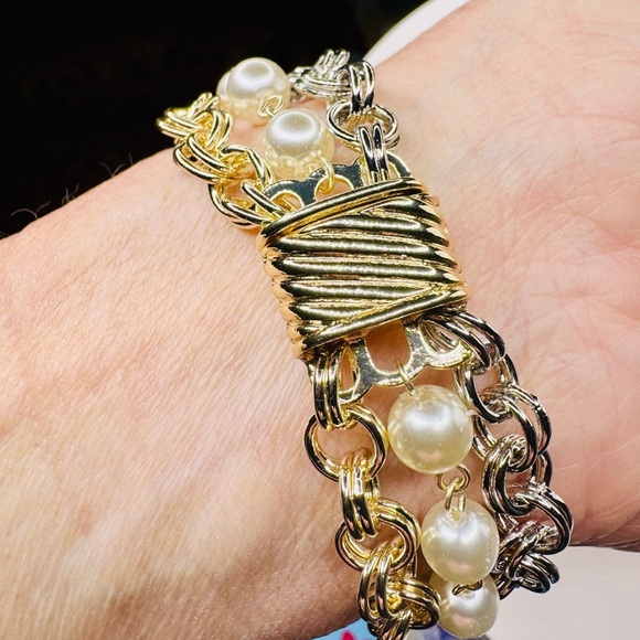 Pearl & Chain Two Tone Bracelet Magnetic Closure - Picture 5 of 6